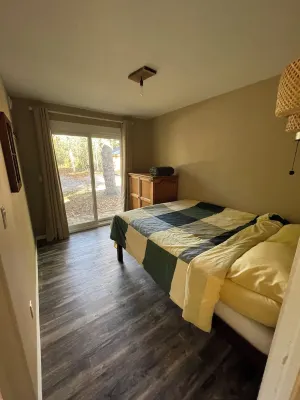 Relax with the whole family at this peaceful waterfront cottage.
