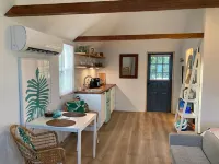 Dreamy studio 30 seconds from the beach, includes kayak and bicycles!