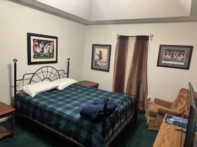 Charming 3-bedroom house with WiFi, AC in delightful Tuscaloosa close to campus