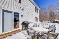 Niantic Duplex w/ Deck < 1 Mi to Beach + Boardwalk - Wifi