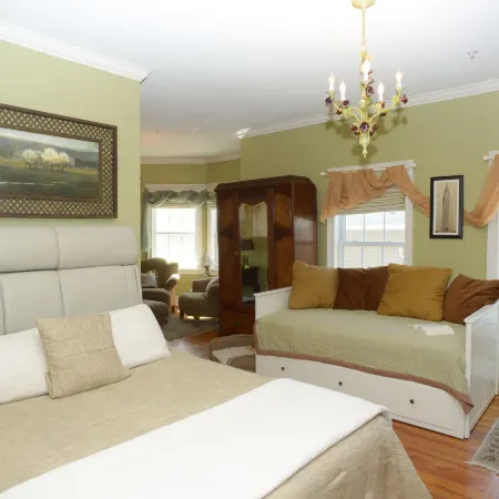 Naomi's Inn Bed & Breakfast