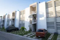 Beautiful remodeled condo near beach ! Hotel a 