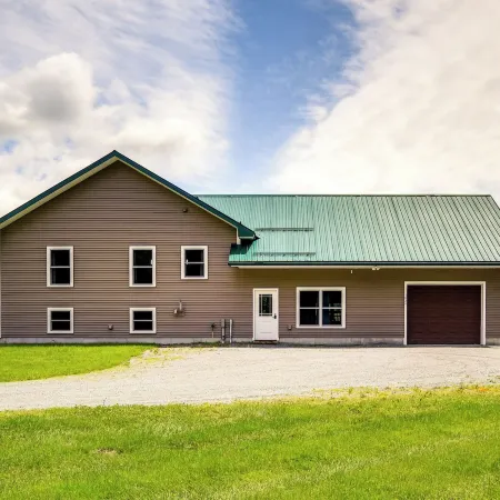 Mtn-View Home 6 Mi to Jay Peak Resort Fish and Hike