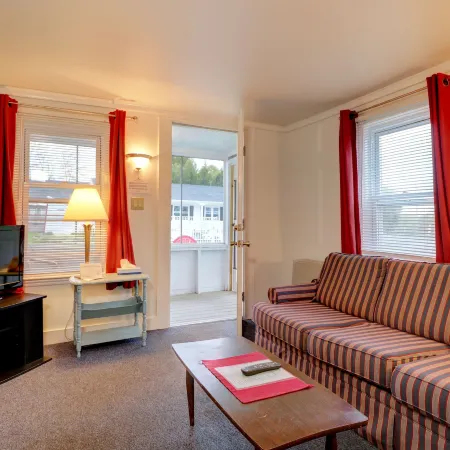 Carriage House Motel Cottages & Suites