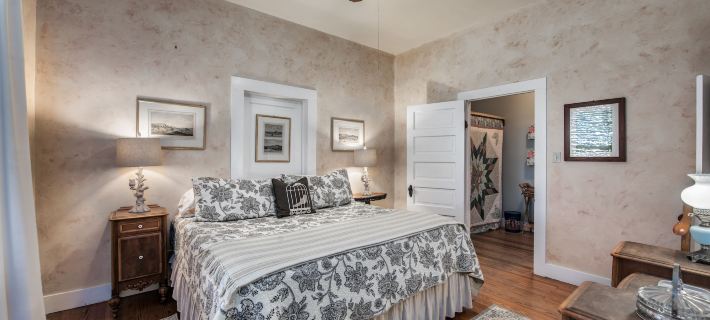 Barons CreekSide Hotels in Fredericksburg