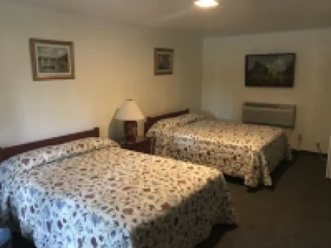 The Evergreen Motel in Kansas Hotels in Pratt County