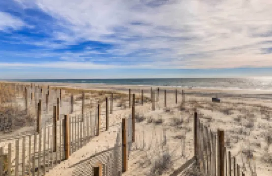 翡翠島公寓配有室內游泳池和海灘通道！