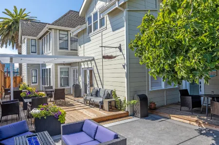 Nantucket Whale Inn, Half Moon Bay Отели рядом с достопримечательностью «Венис Бич»