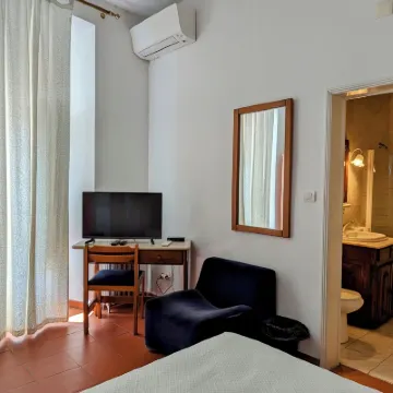 ホテル ソラー デ モンファリム サント・アンタン教会周辺のホテル