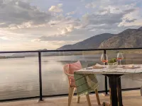 Desert Surfside Waterfront Accommodations - วิว