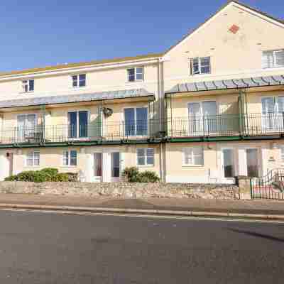 6 Lyme Mews Hotel Exterior