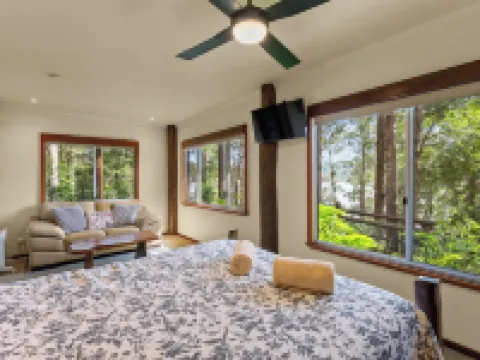 Secrets on the Lake Hotels in Maleny