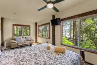 Secrets on the Lake Hotels in Maleny