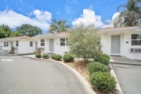 Carlin's Cottage Court