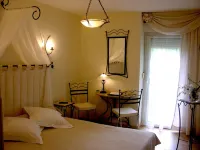 Logis Hôtel Restaurant les Norias Hotels in Rogues