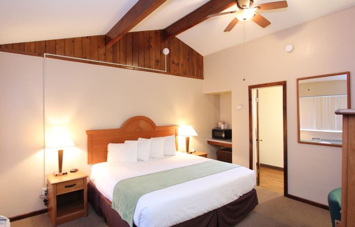Oakhurst Lodge