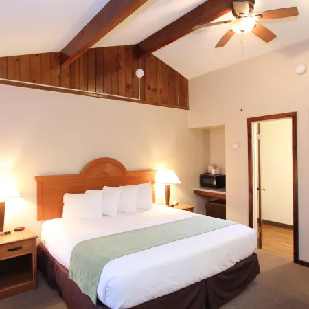 Oakhurst Lodge