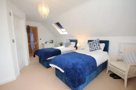 The Heather's Bed and Breakfast Отели в г. Бартон он Си