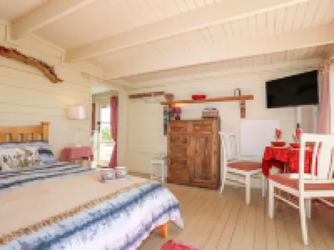Songbird Hideaway Hotels in Llannor