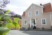 Villa Evalotta Logi I Fjällbacka Hotels in Fjallbacka