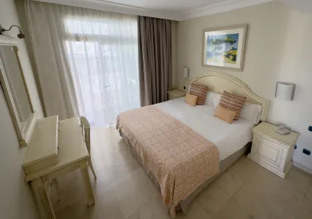 Holiday Club Playa Amadores Отели рядом с достопримечательностью «Плайя Анфи дель Мар»