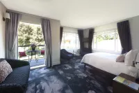 Artisan Suites on Bowen Hotels in Gibsons