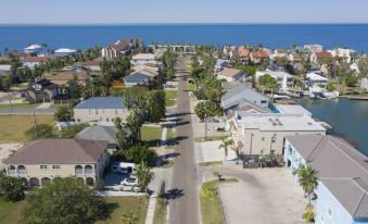 Pool Walk to Beach Sleeps Tons #C 2 Bedroom Condo by RedAwning