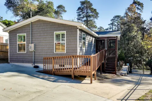 Step-Free Home w/ Fire Pit - 3 Miles to USC!