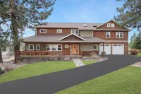 Five Peaks Home with Soaking Tub