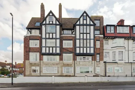 Walpole Bay Sea Views Отели рядом с достопримечательностью «Shell Grotto»