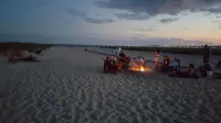 Blue Sea Motor Inn - Beach