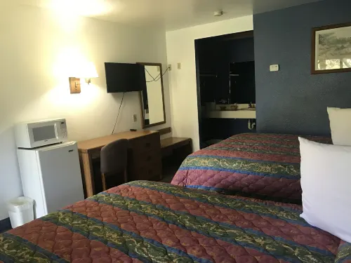 Creekside Lodge Hotels in Clearlake