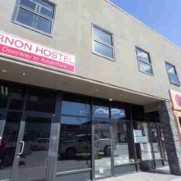 Vernon Hostel Hotel Exterior