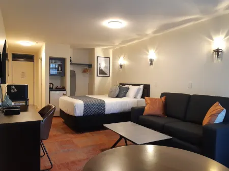 City of Sails Motel
