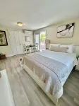 SEA SHELL COTTAGE, Sleeps 2 - Summer Vacation, Fishing & Lobster Season is Here! 바히아 혼다 주립공원 주변 호텔