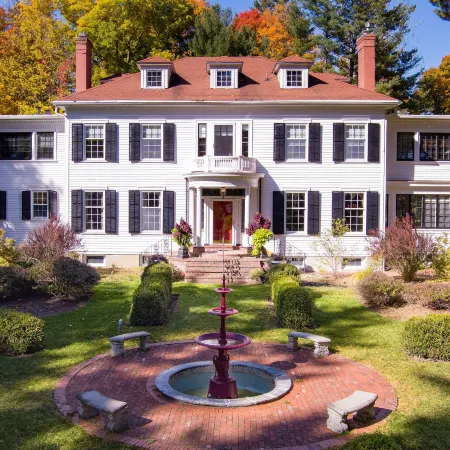16 Elm Heritage Hotel