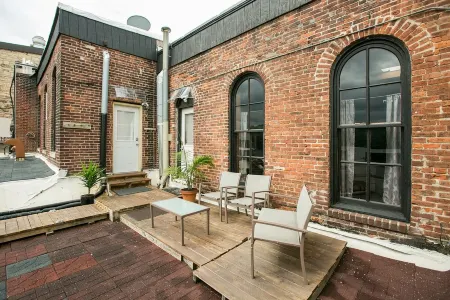 BestLocation|BridesGetReady|Photo backdrop|Families|Pets|RooftopViews|Nightlife!