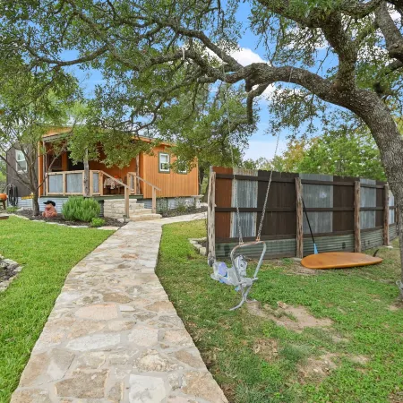Outlaw Love 1 Bedroom Cabin by Redawning