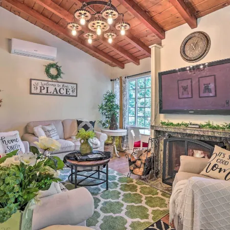 1 Mi to Lake Gregory Boho Crestline Cabin