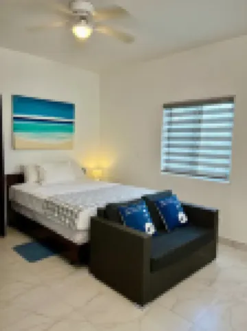 Cozy studio on Venetian Road