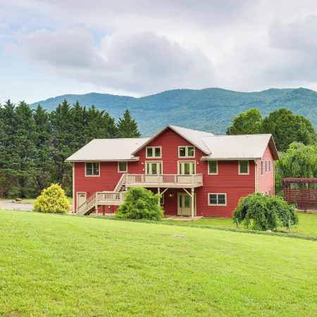 Mtn Views and Hot Tub 6-Acre Blue Ridge Retreat!