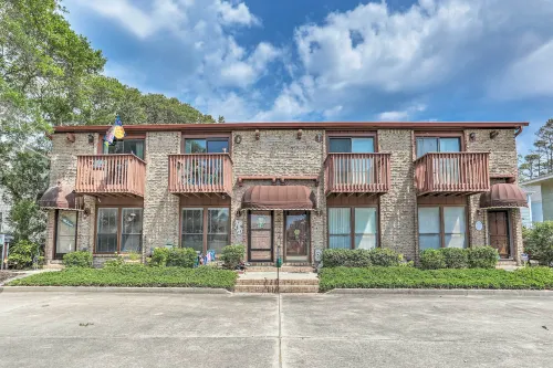 Walk to Ocean North Myrtle Beach Townhome! - spa