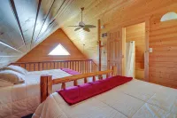 Lakefront Columbia Cabin w/ Porch & Shared Dock - Pet friendly