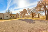 4 Mi to Lazy E Arena: Horse Lover's Haven w/ Grill - 2-Star