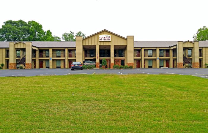 Cochran Inn & Suites