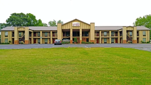 Cochran Inn & Suites Hotels in Cochran