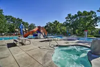 Families Welcome! Branson Resort-Style Getaway - Hot Tub