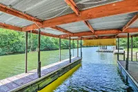 Private Deck and Dock Home on Lake Hamilton! - 3-Star