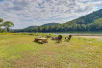 Melbourne Home w/ Fire Pit on the White River! - 3-Star