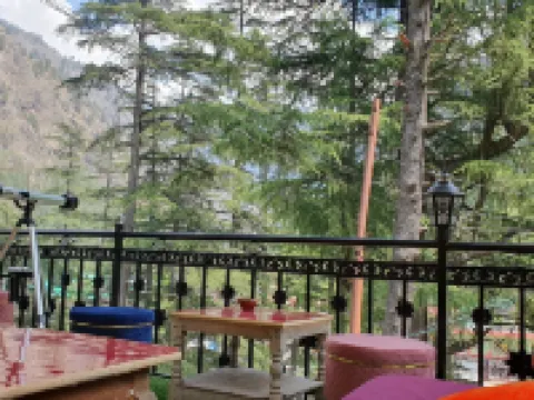Hogwartz Hostel Hotels in Kasol